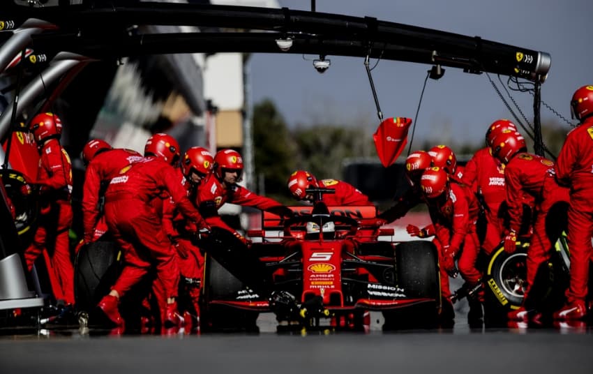 Scuderia Ferrari Mission Winnow pit stop
